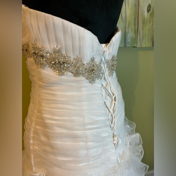 Sweetheart & Pleated Bodice Wedding Gown with Ruffled Skirt & Sweeping Train - Picture 4 of 9